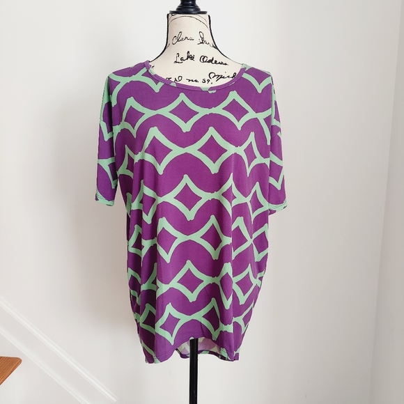 NWT LulaRoe Irma Purple Green Tunic Top Short Sleeve XS - Picture 1 of 7